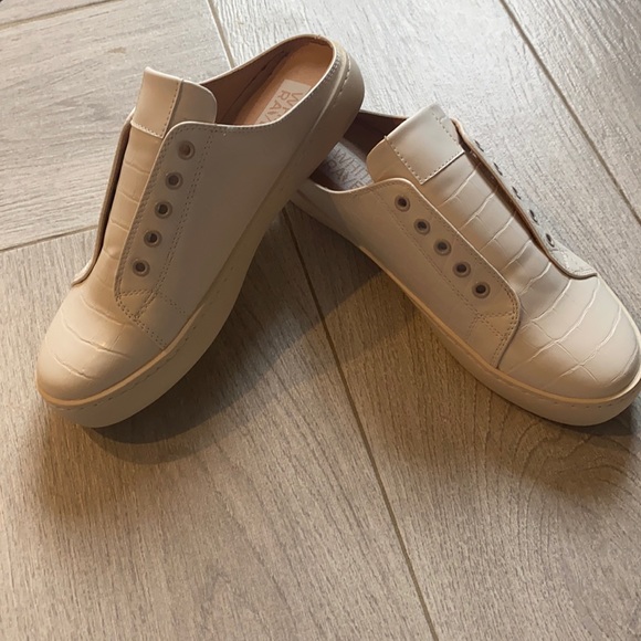 White raven cream shell slides. - Picture 1 of 3